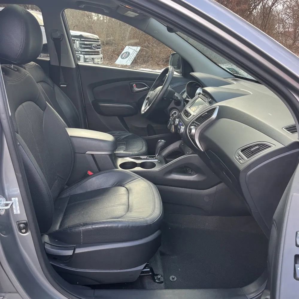 Used 2012 Hyundai Tucson Limited w/ Premium Pkg image 12