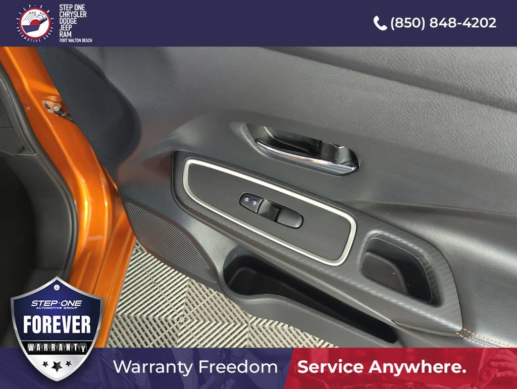 Used 2021 Nissan Versa SR FWD image 31