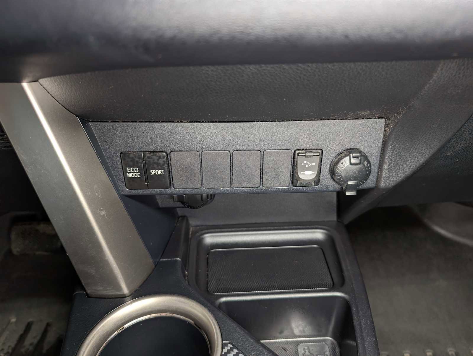 Used 2013 Toyota RAV4 XLE image 31