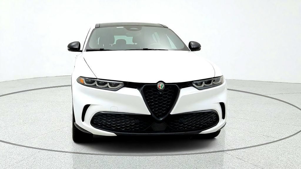 Used 2024 Alfa Romeo Tonale Veloce w/ Active Assist Package AWD/4WD image 2