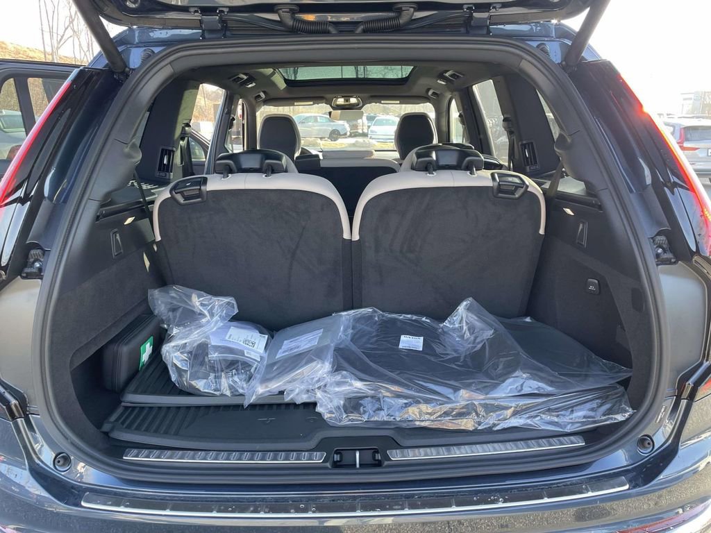 New 2026 Volvo XC90 T8 Plus w/ Protection Package Premier image 31