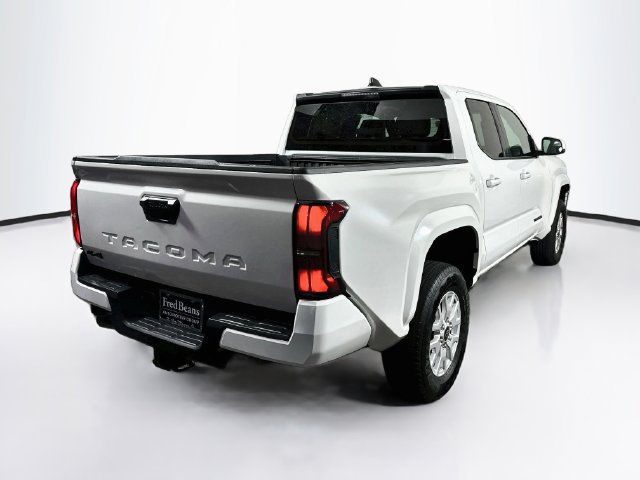 Used 2025 Toyota Tacoma SR5 AWD/4WD image 9