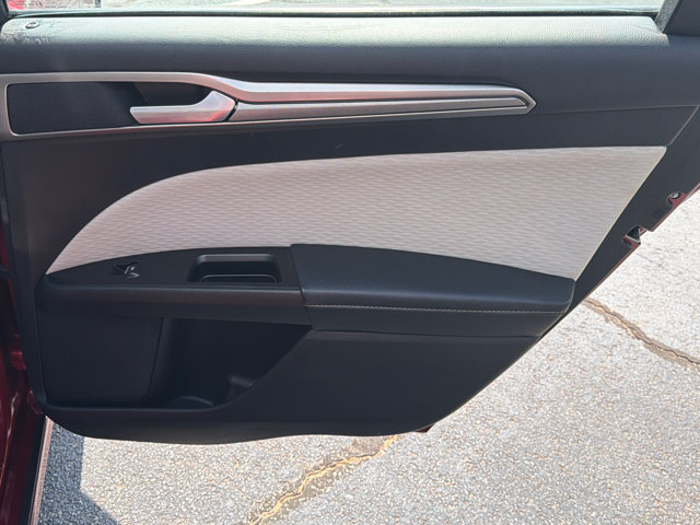 Used 2019 Ford Fusion SE w/ Equipment Group 151A FWD image 18