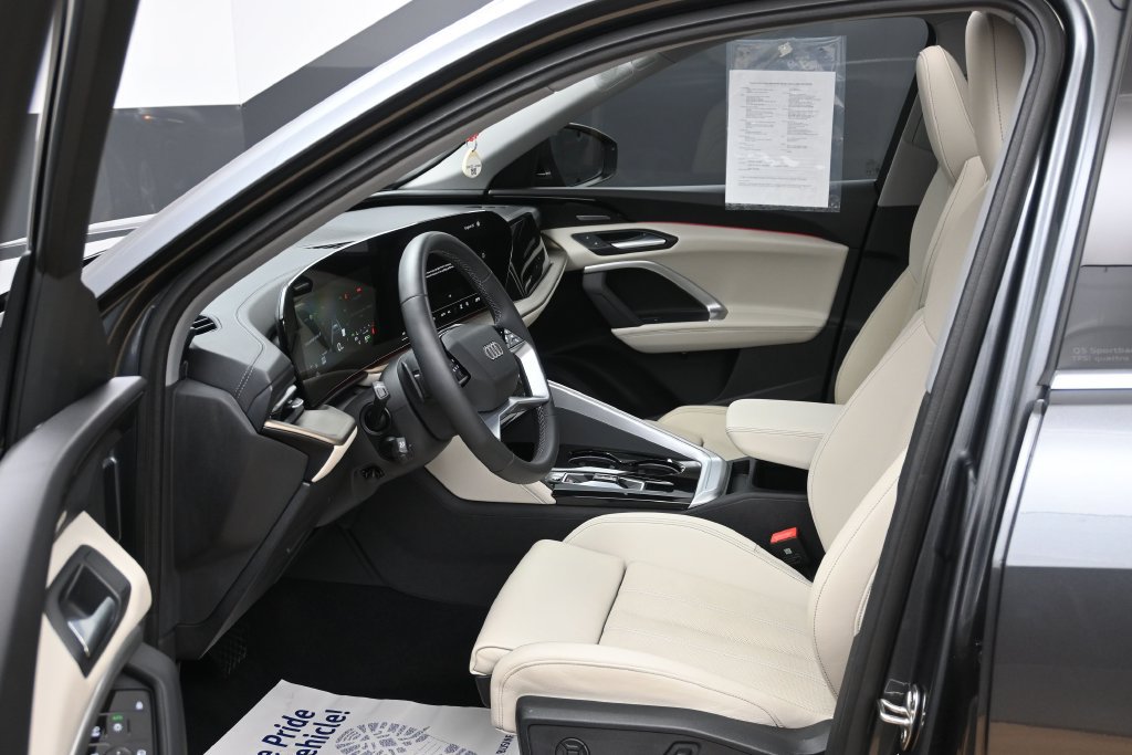 Used 2025 Audi Q5 Premium Plus AWD/4WD image 11