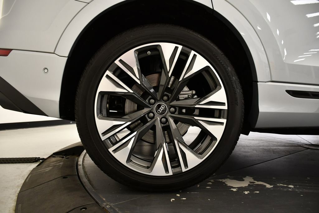 Used 2025 Audi Q8 Premium Plus image 15