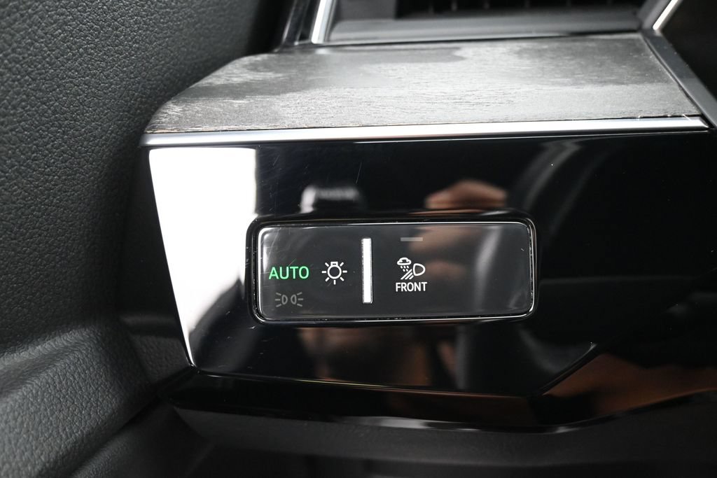 Used 2022 Audi e-tron Premium Plus w/ Premium Plus Package AWD/4WD image 24