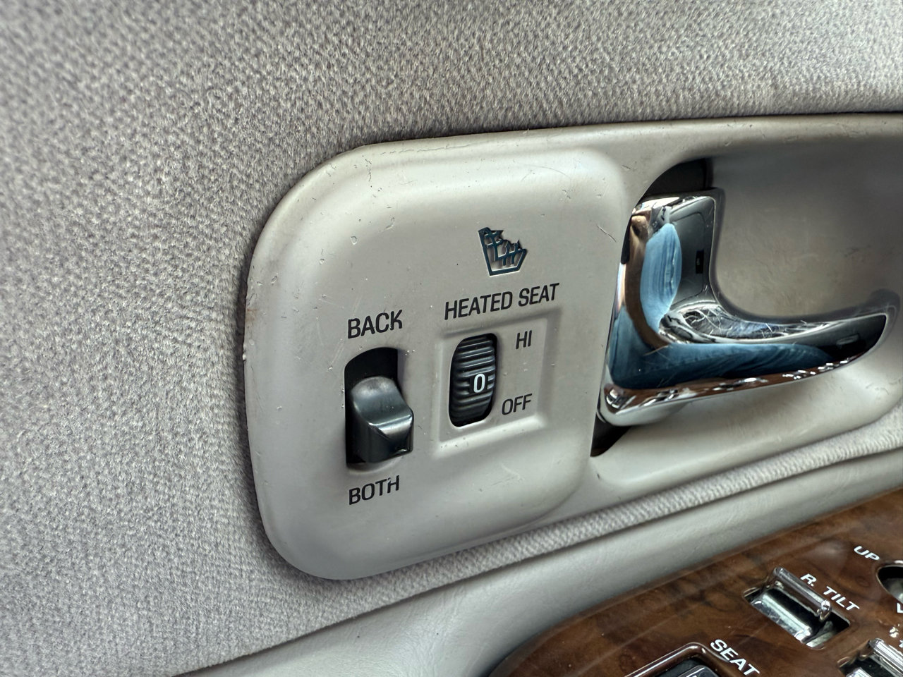 Used 1995 Lincoln Town Car Cartier image 24