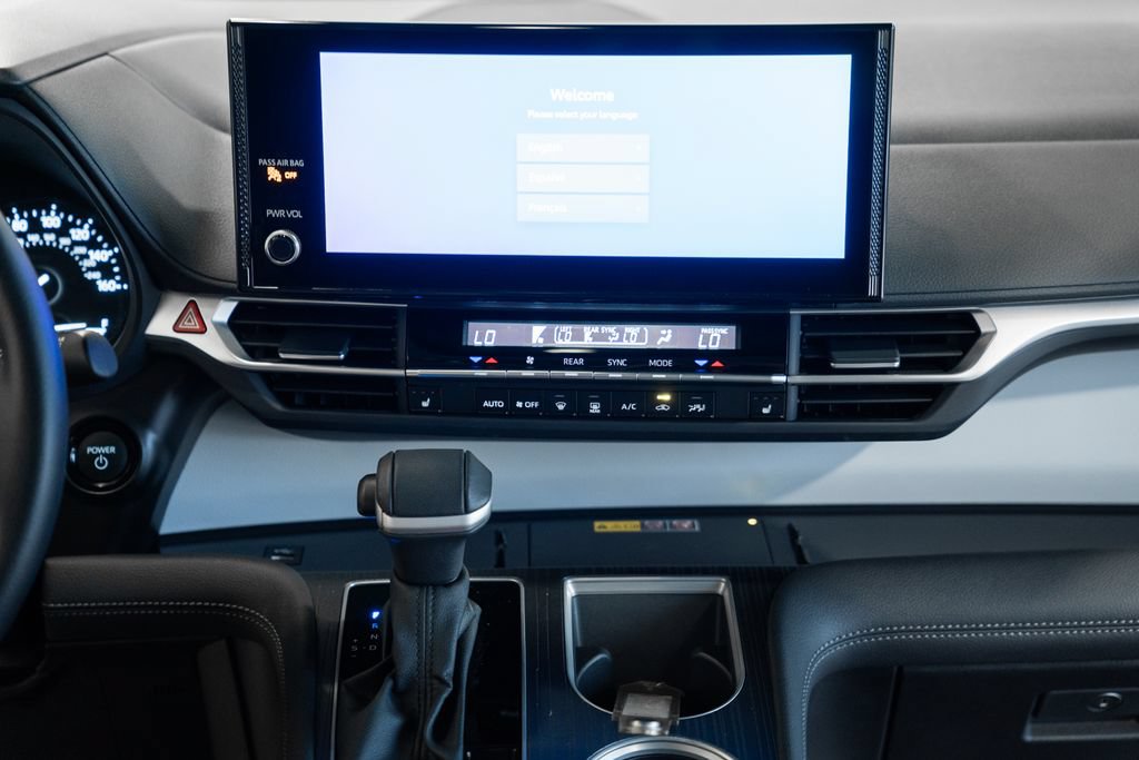Used 2025 Toyota Sienna XLE FWD image 23