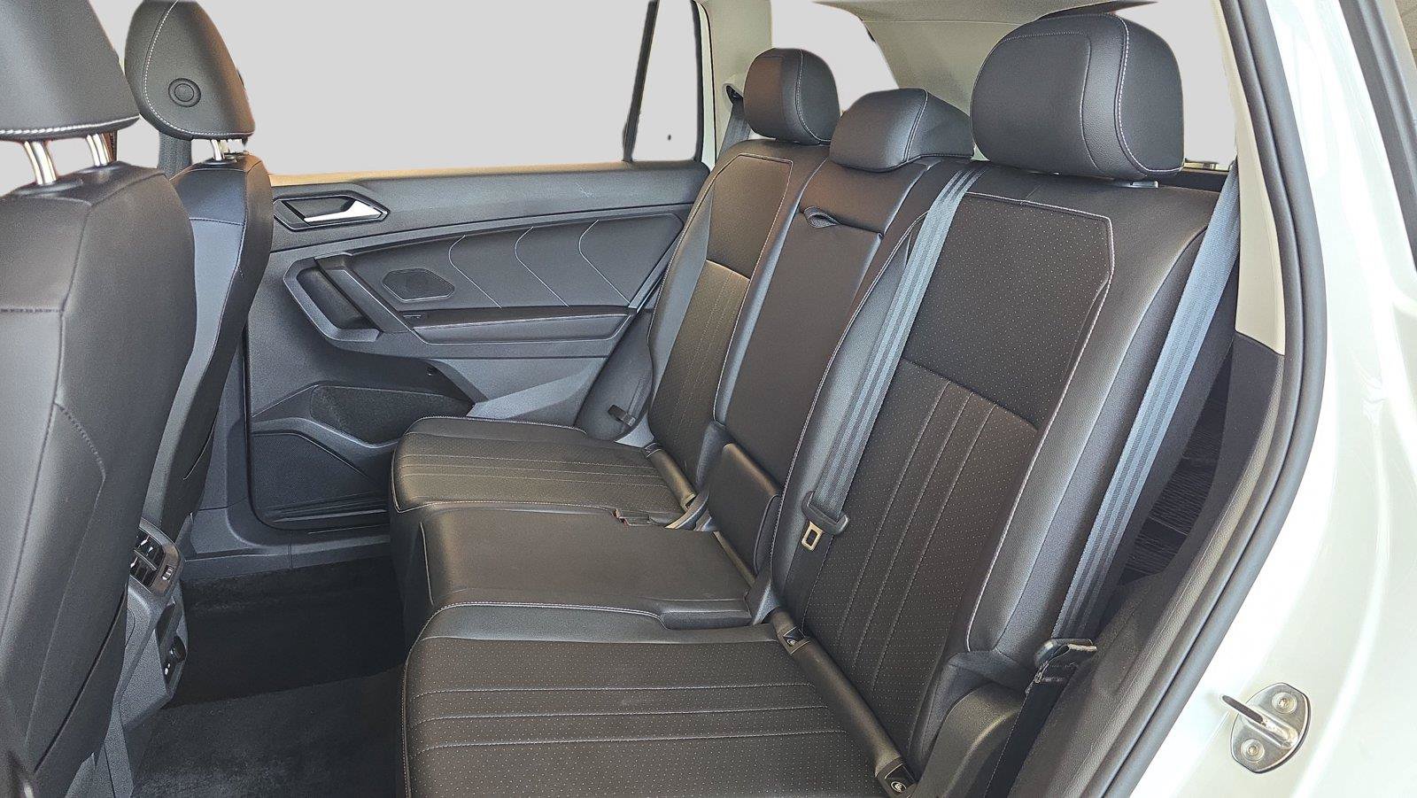 Used 2024 Volkswagen Tiguan SE AWD/4WD image 18