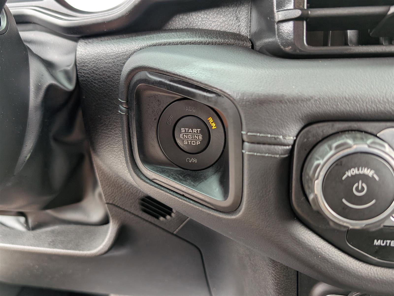 Used 2024 Jeep Wrangler Rubicon image 24