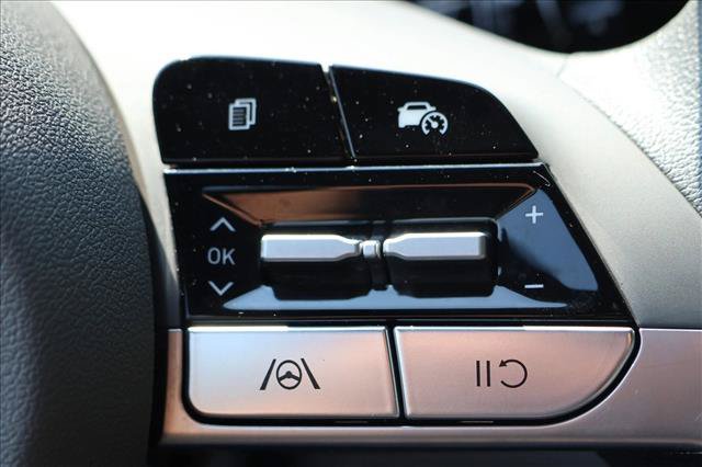 Used 2024 Hyundai Elantra SEL FWD image 16