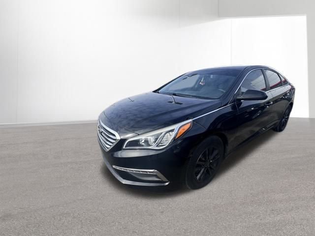 Used 2015 Hyundai Sonata SE image 2