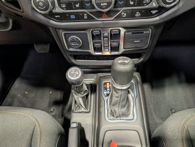 Used 2025 Jeep Wrangler Unlimited Sahara w/ Safety Group AWD/4WD image 22