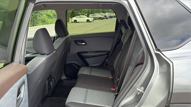 Used 2023 Nissan Rogue SV AWD/4WD image 23