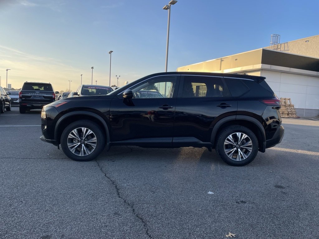 Used 2023 Nissan Rogue SV image 4