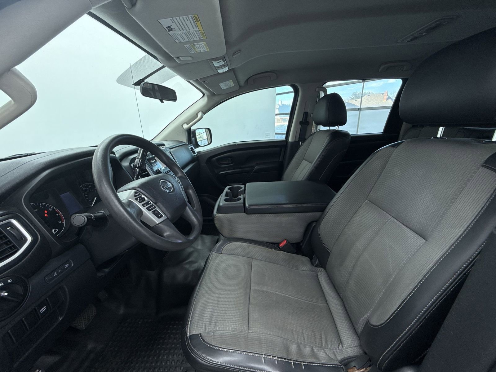 Used 2017 Nissan Titan S image 11