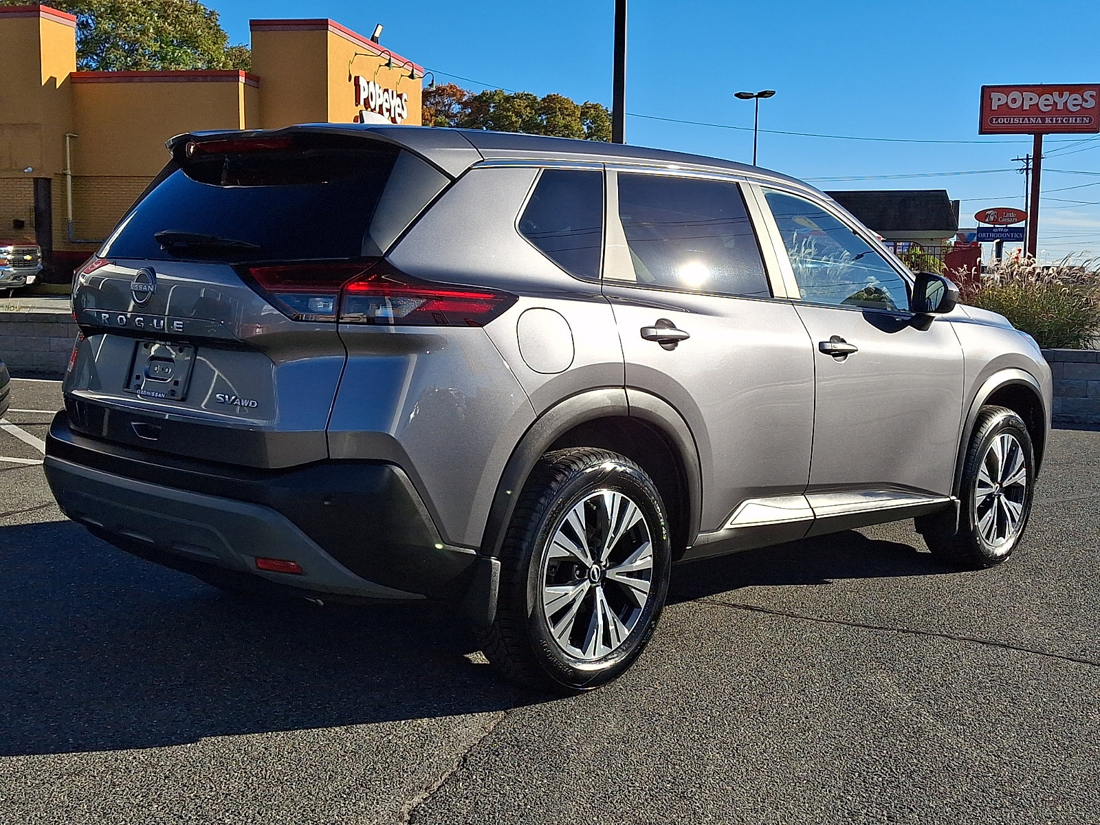 Used 2023 Nissan Rogue SV AWD/4WD image 7