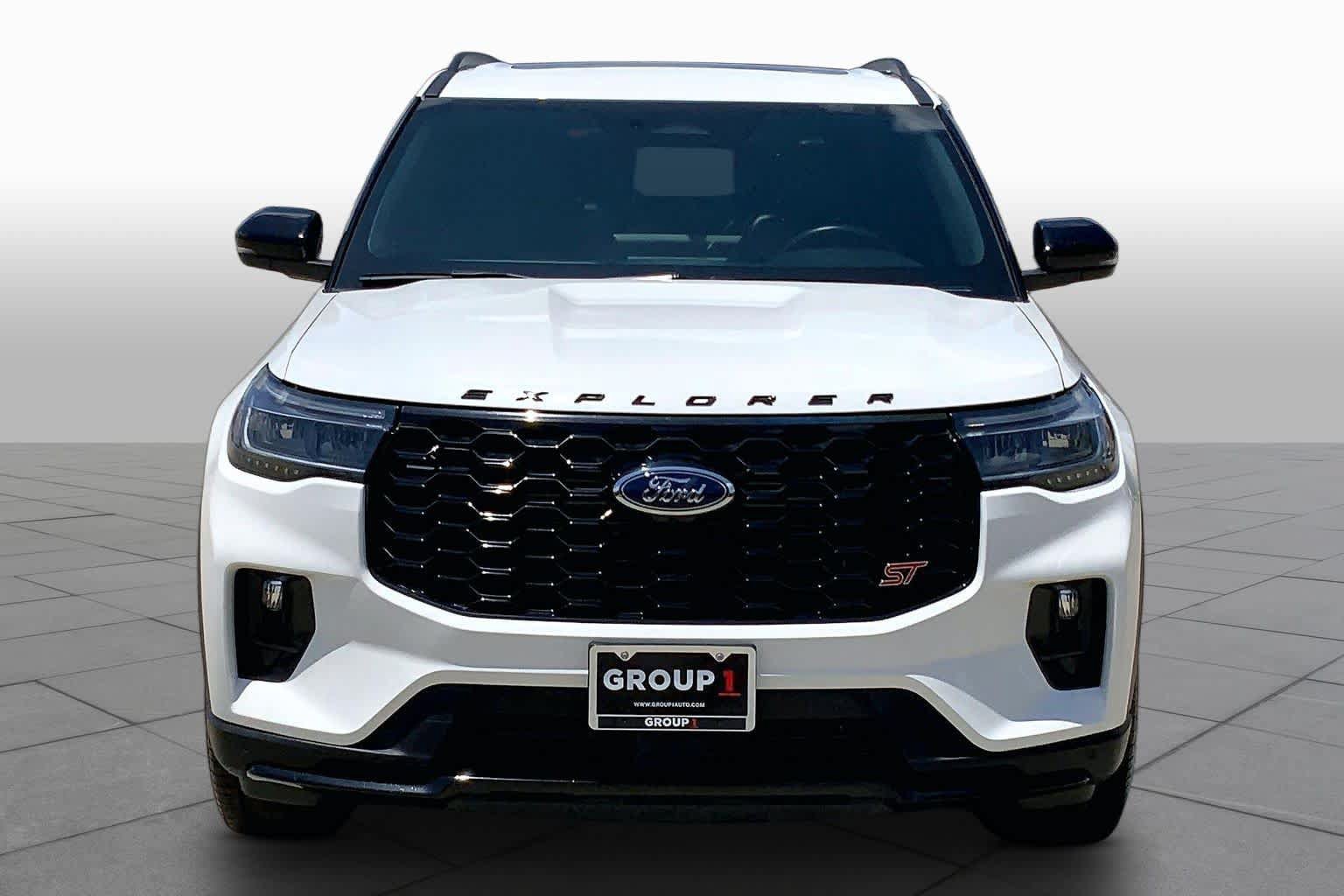 Used 2025 Ford Explorer ST AWD/4WD image 4