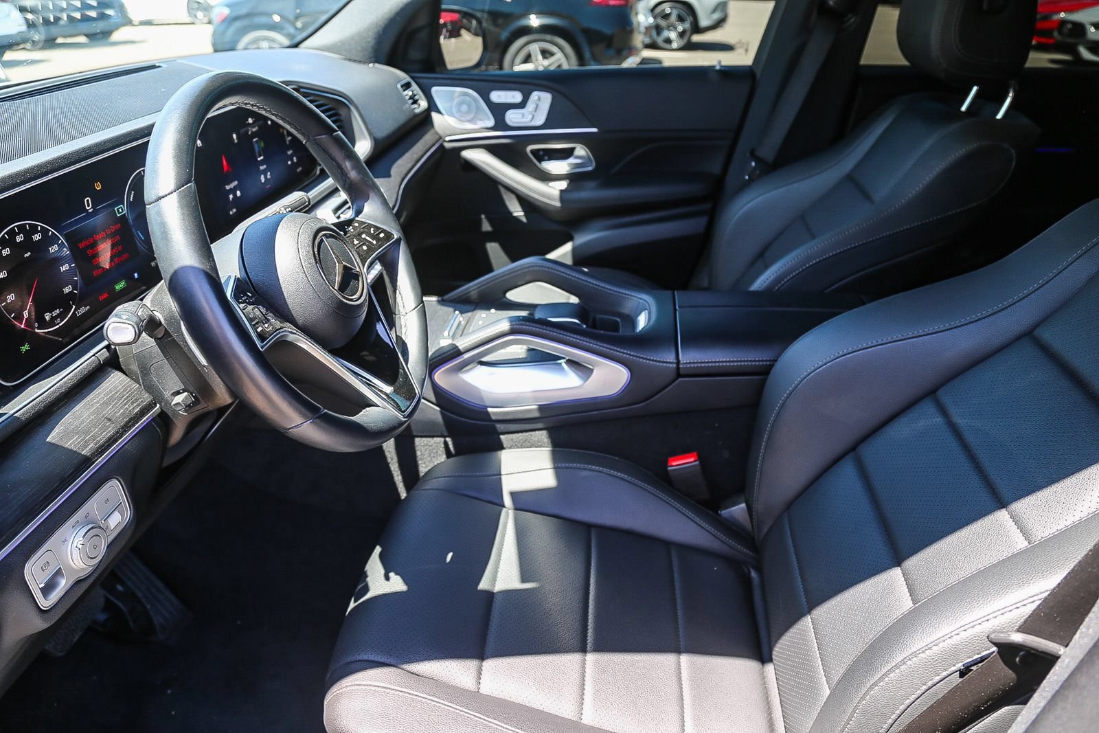 Used 2025 Mercedes-Benz GLE 450e 4MATIC w/ AMG Line Exterior image 5
