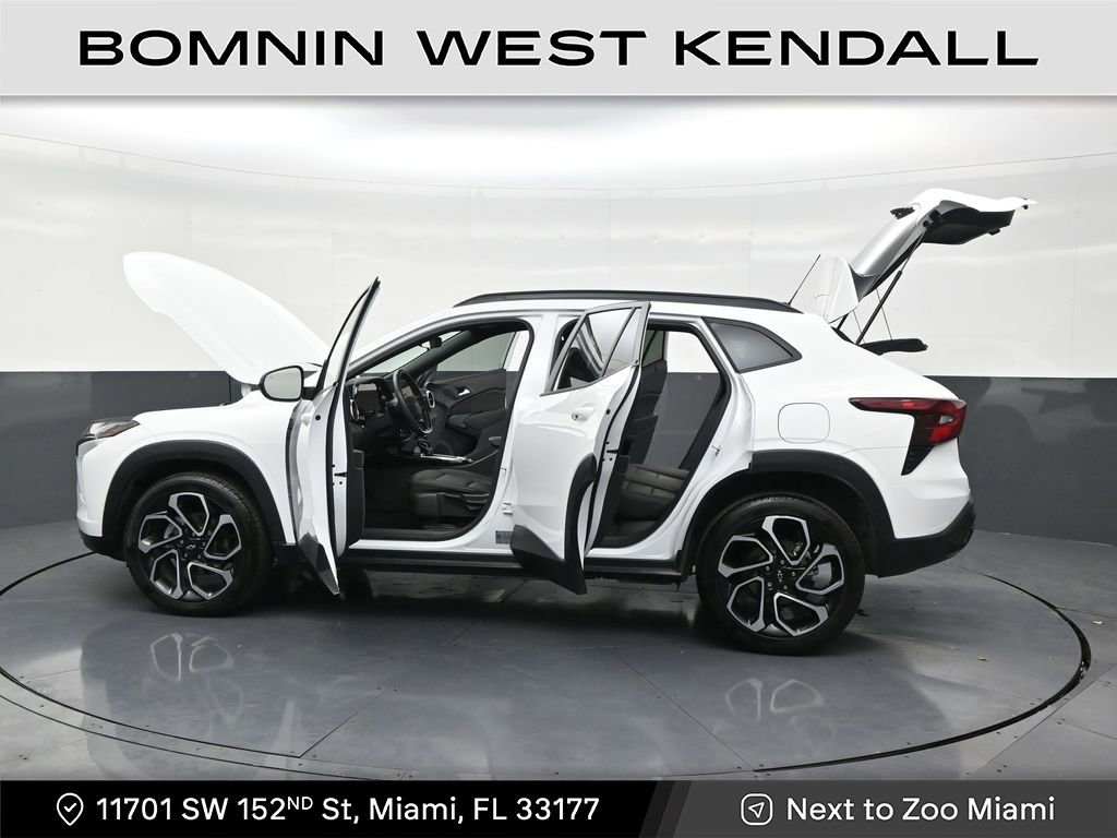 Used 2025 Chevrolet Trax RS w/ Sunroof Package image 31
