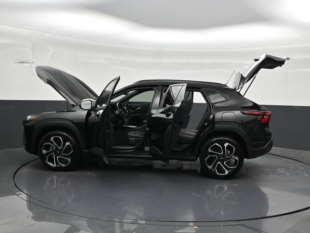 Used 2025 Chevrolet Trax RS FWD image 33