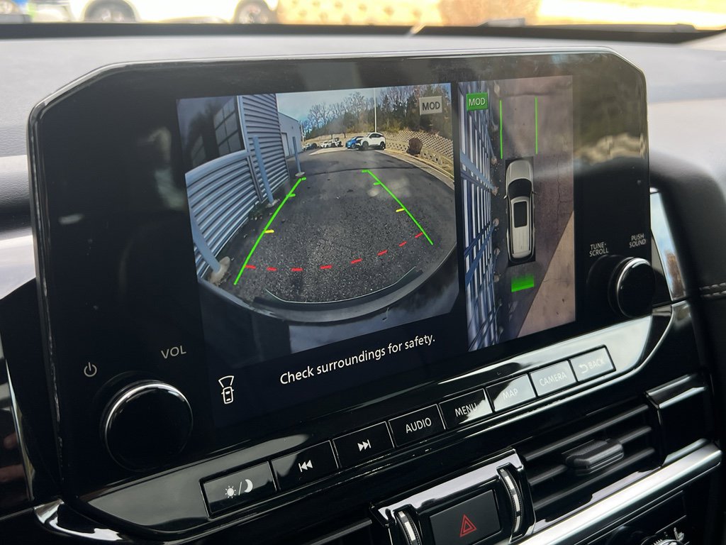 Used 2023 Nissan Pathfinder Platinum image 32