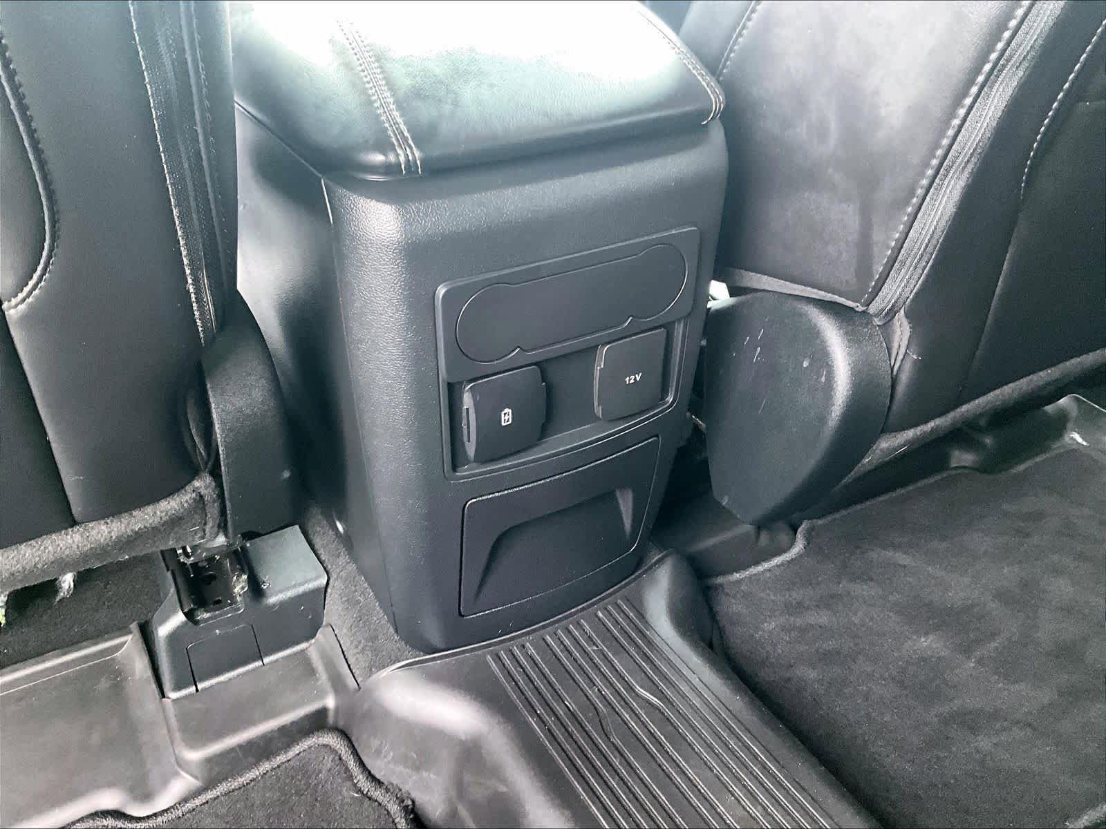 Used 2023 Ford Explorer XLT w/ Equipment Group 202A image 27