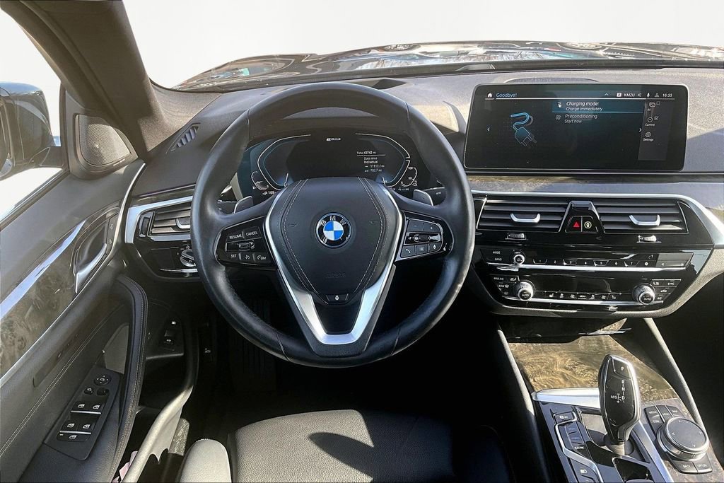 Used 2023 BMW 530e xDrive 530e iPerformance w/ Premium Package image 5