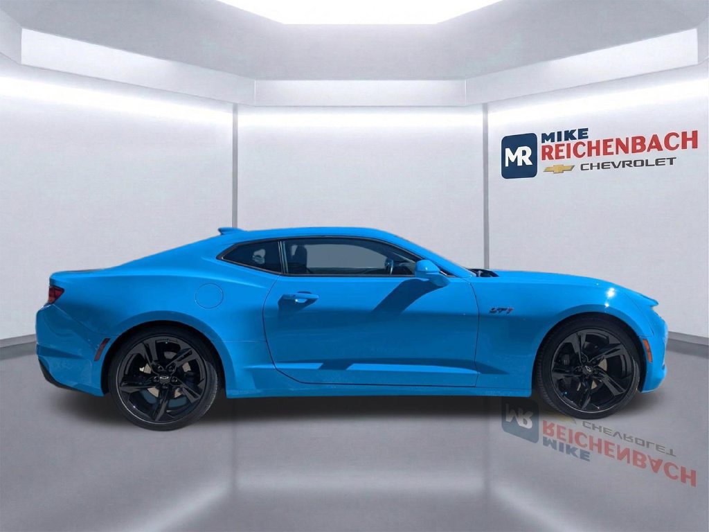Used 2022 Chevrolet Camaro LT RWD image 3