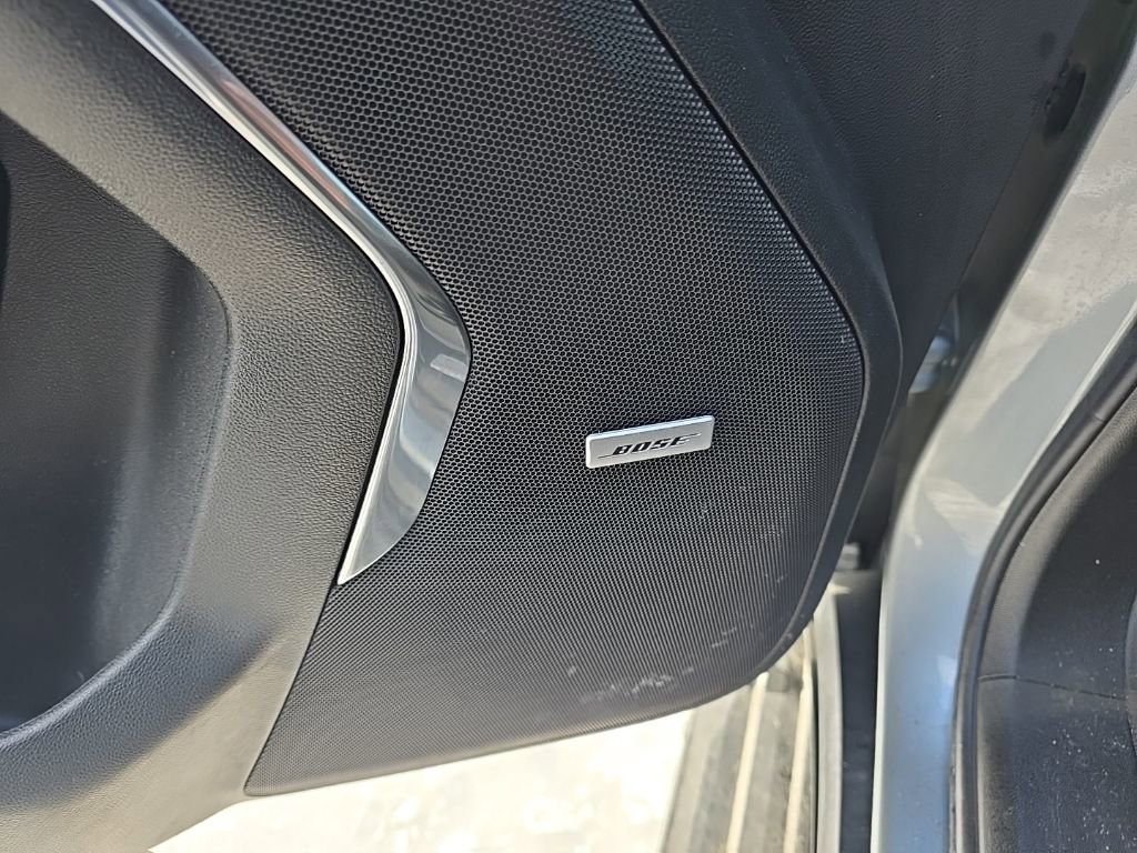 Used 2024 GMC Yukon SLT w/ SLT Luxury Package image 10