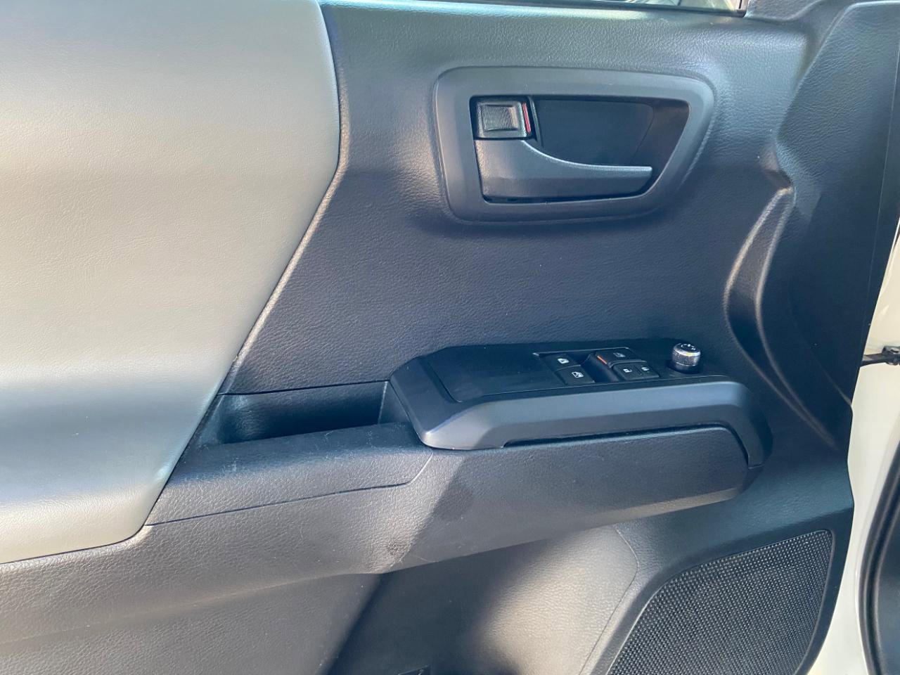 Used 2018 Toyota Tacoma SR RWD image 20