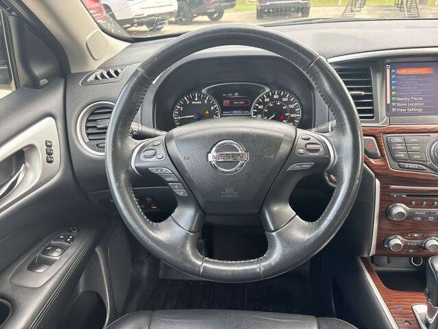 Used 2017 Nissan Pathfinder Platinum w/ Family Entertainment Package AWD/4WD image 10