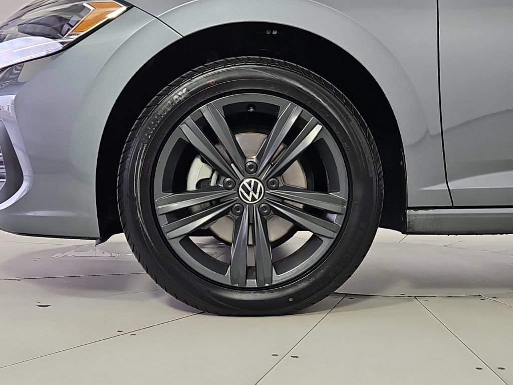 Used 2023 Volkswagen Jetta SE w/ Panoramic Sunroof Package FWD image 5