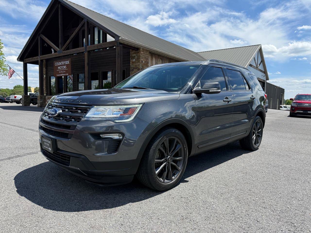 Used 2018 Ford Explorer XLT w/ Equipment Group 202A FWD image 2