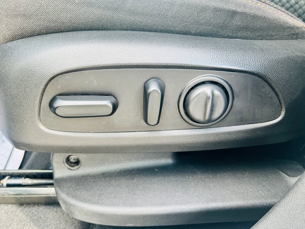 Used 2019 GMC Terrain SLE w/ Driver Convenience Package image 17