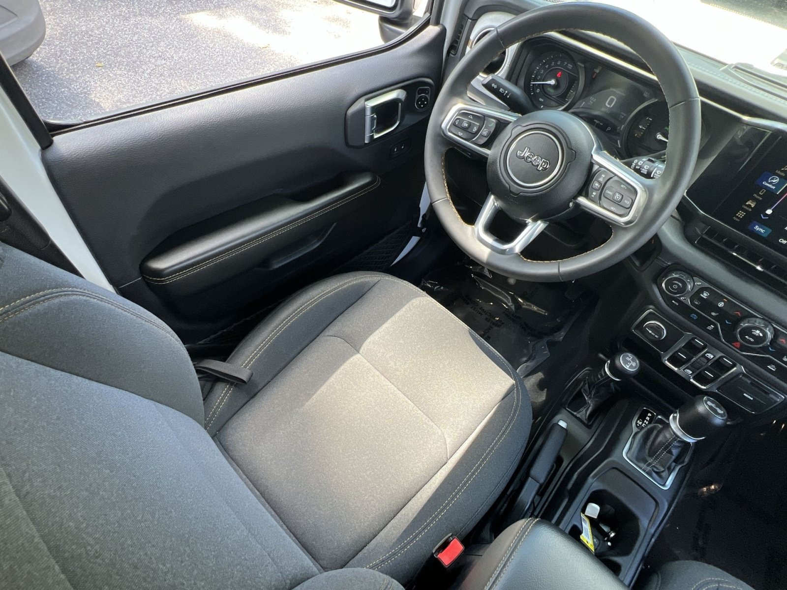 Used 2024 Jeep Wrangler Unlimited Sahara AWD/4WD image 16