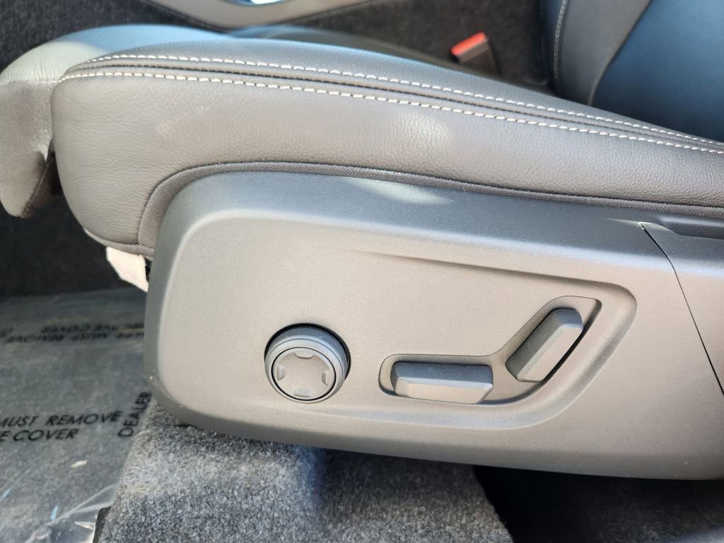 New 2026 Volvo XC40 B5 Plus w/ Protection Package Premier image 6