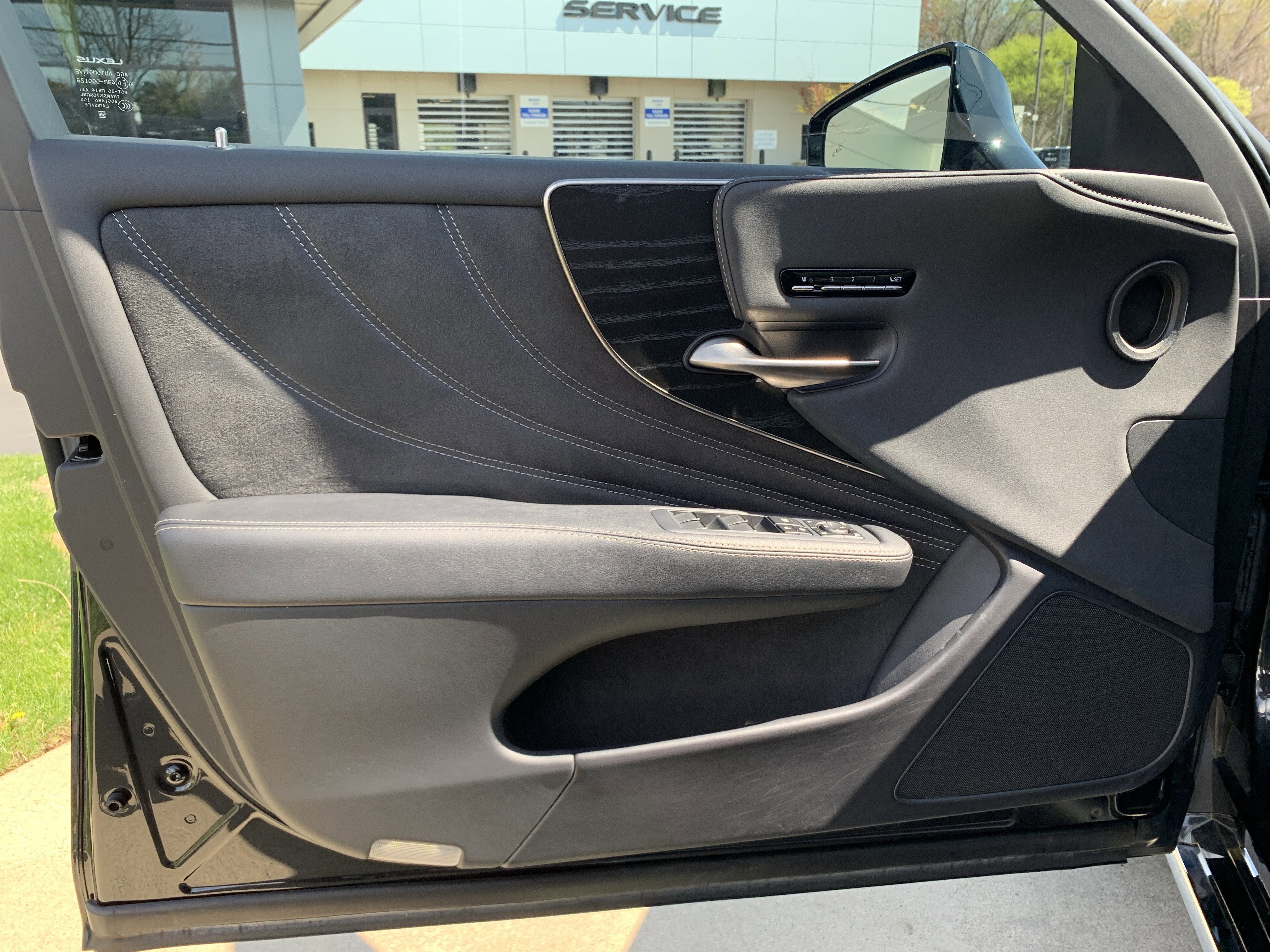 Used 2022 Lexus LS 500 500 w/ Accessory Package (Z2) image 14