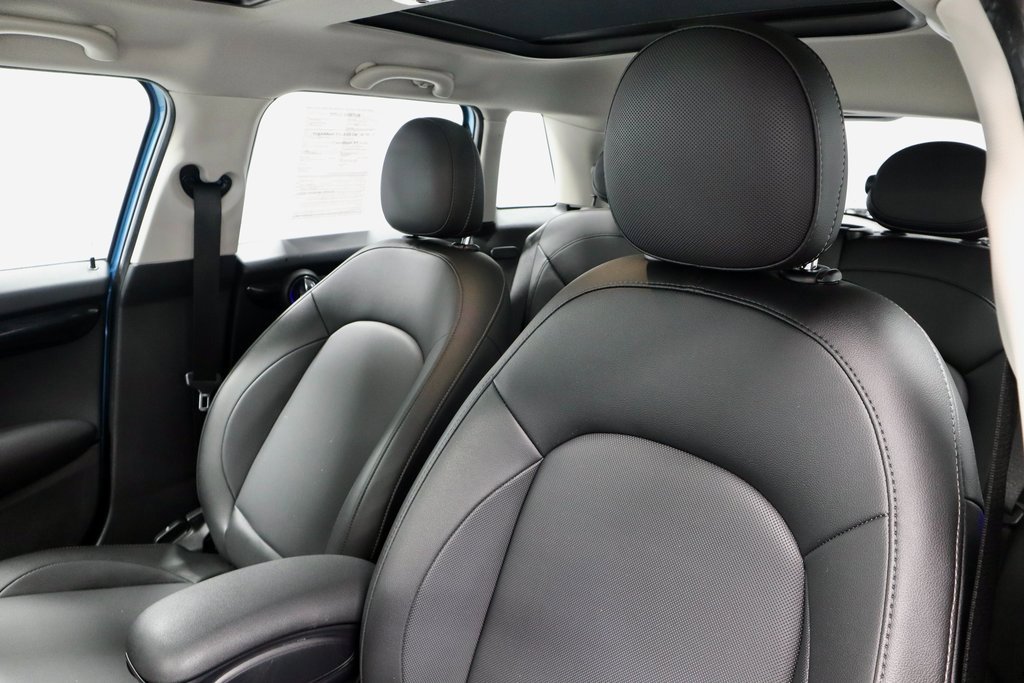 Used 2019 MINI Cooper 4-Door Hardtop w/ Signature Upholstery Package image 28