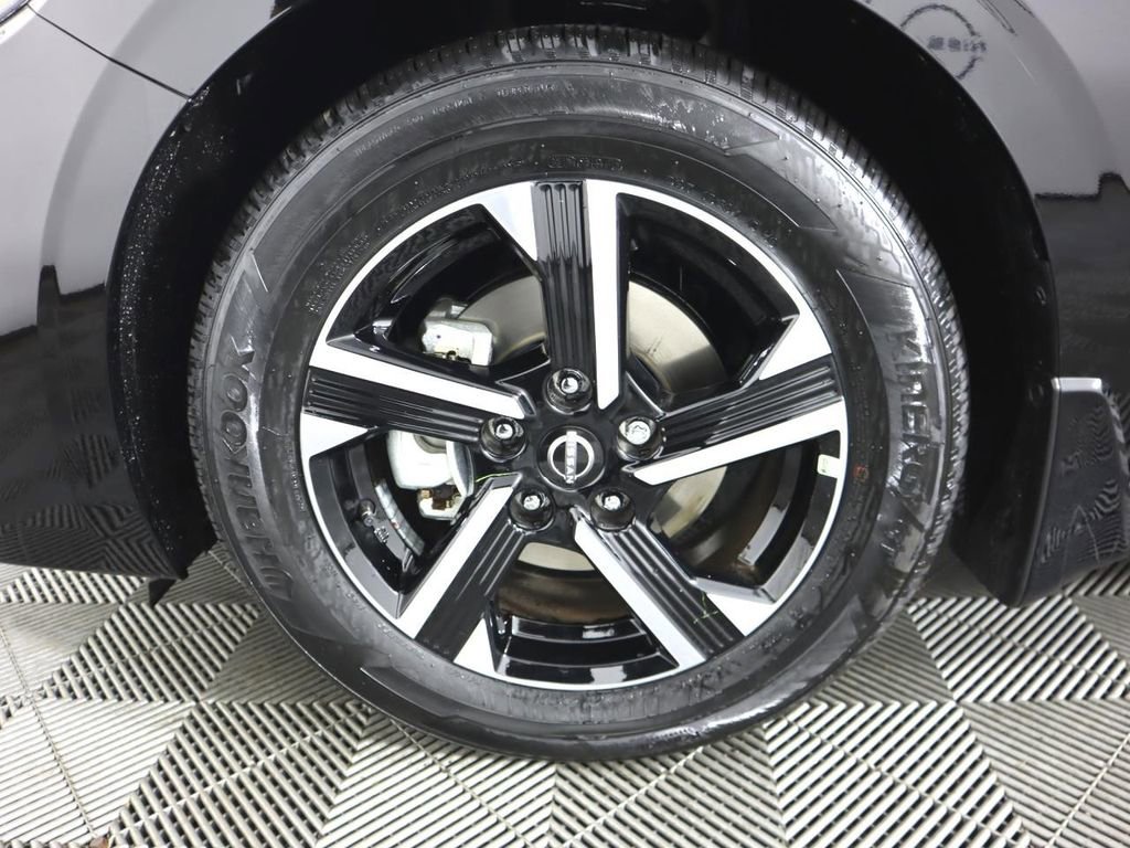 Used 2025 Nissan Sentra SV FWD image 10