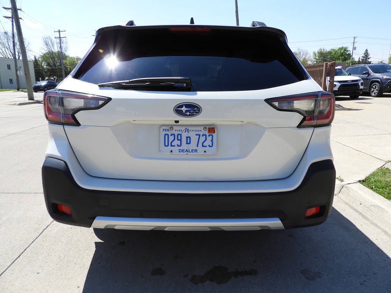 Used 2025 Subaru Outback Limited AWD/4WD image 9