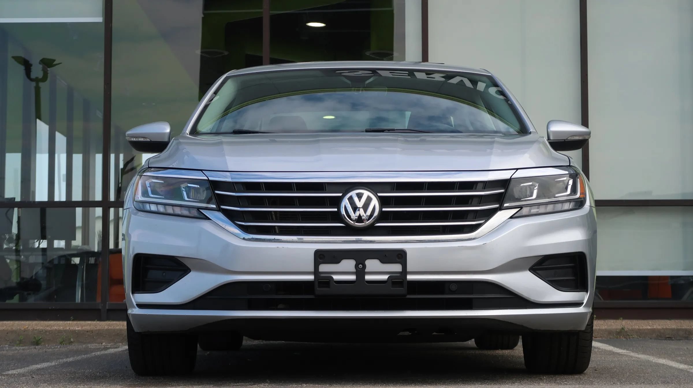 Used 2020 Volkswagen Passat 2.0T SEL FWD image 3