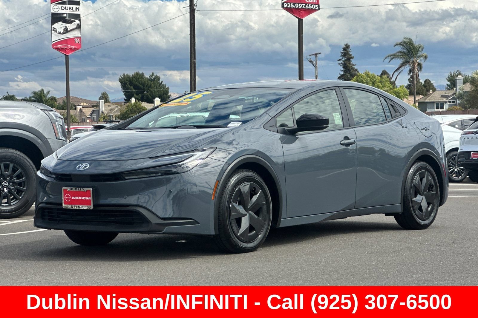 Used 2025 Toyota Prius LE FWD image 8