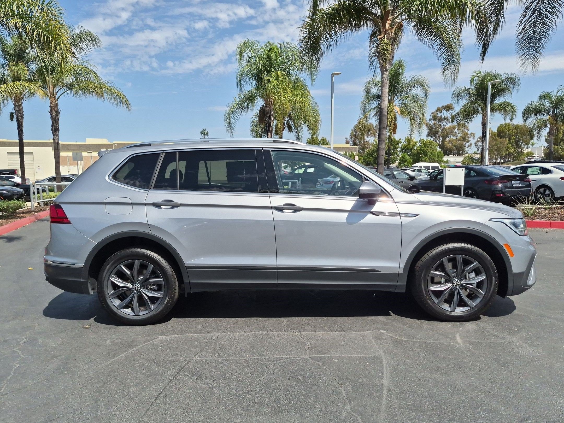 Used 2022 Volkswagen Tiguan SE AWD/4WD image 11