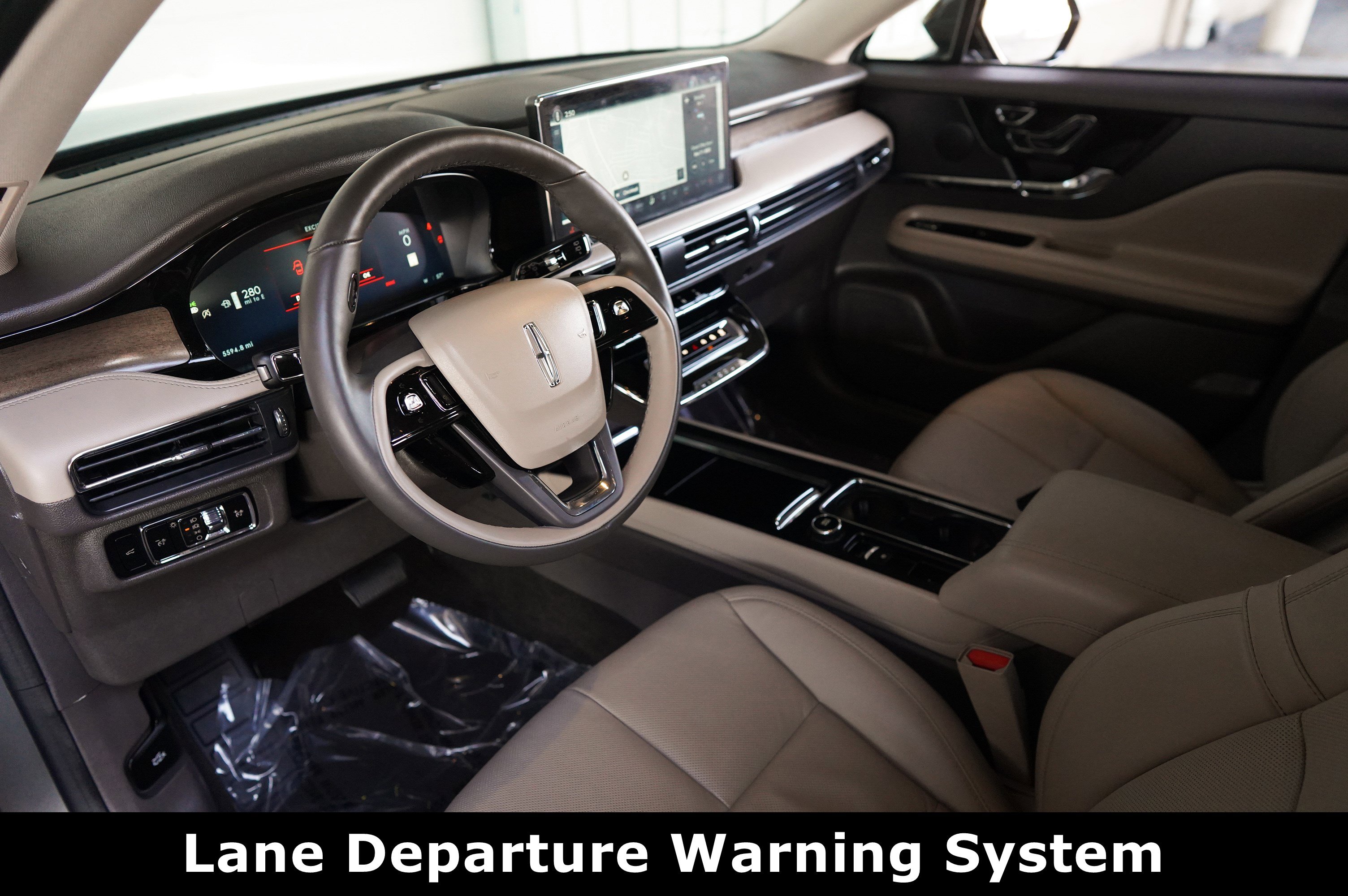 Used 2024 Lincoln Corsair Reserve w/ Equipment Group 201A image 4