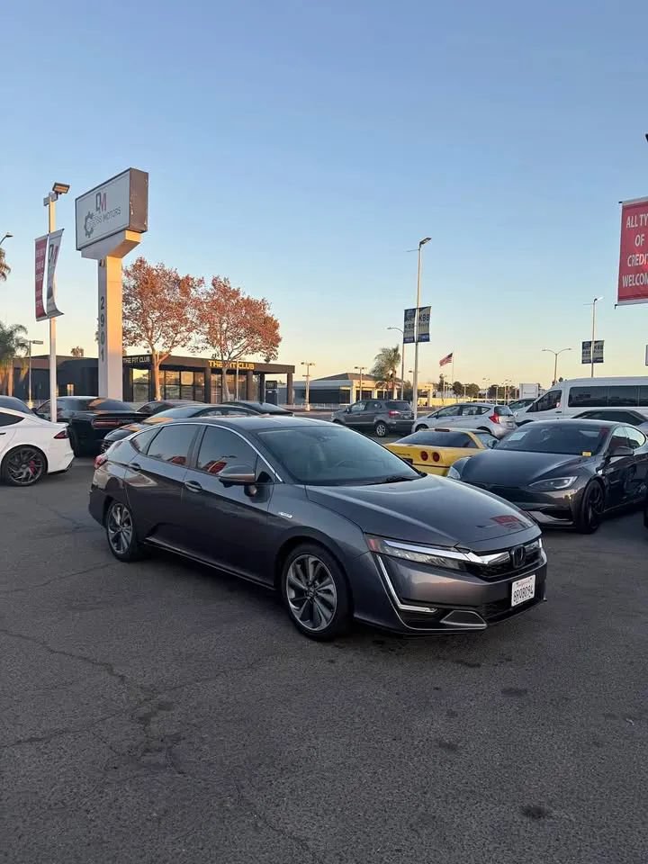 Used 2018 Honda Clarity Plug-In Hybrid image 3