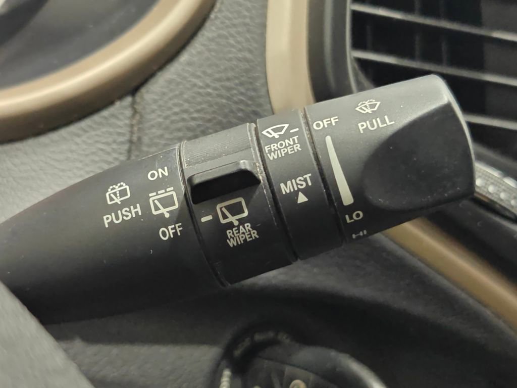 Used 2017 Jeep Cherokee Latitude w/ Cold Weather Group FWD image 40