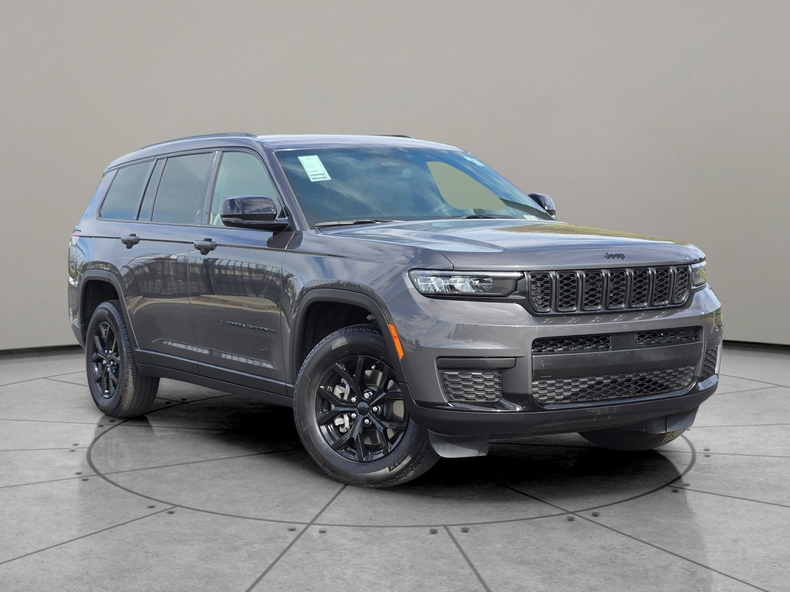 Used 2024 Jeep Grand Cherokee L Laredo image 1