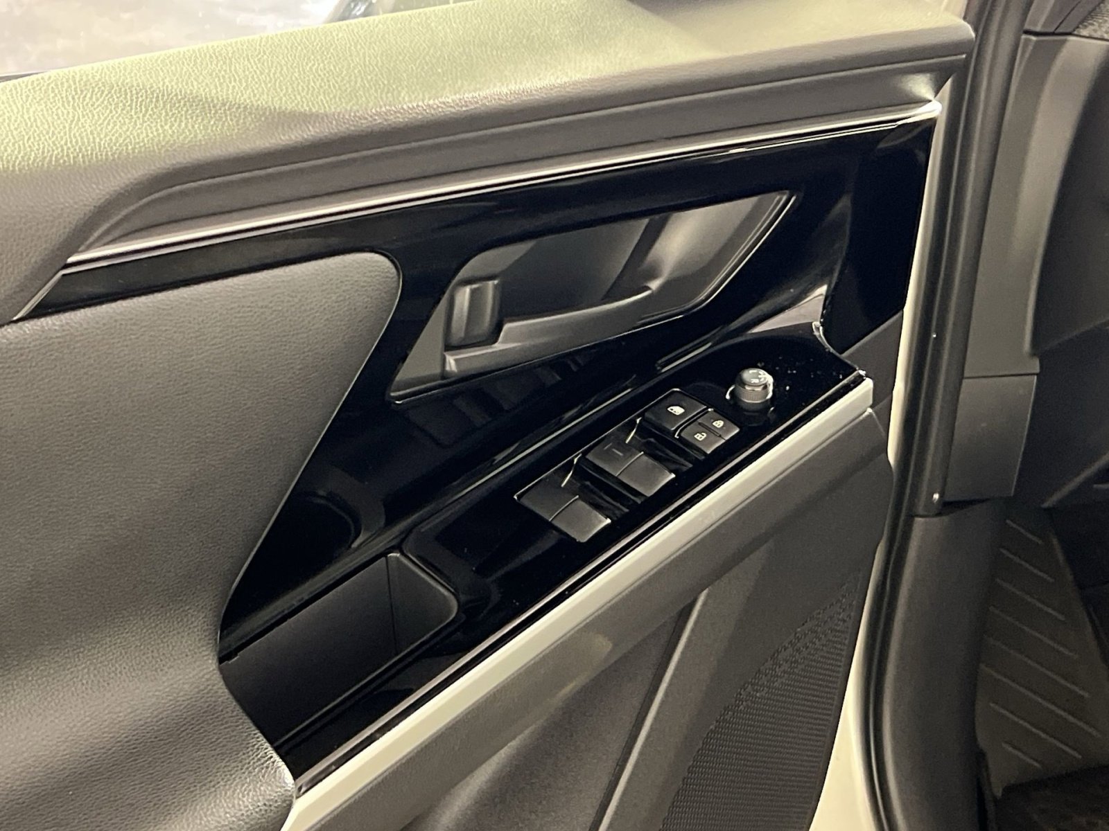 Used 2024 Toyota bZ4X XLE w/ Weather Package image 15