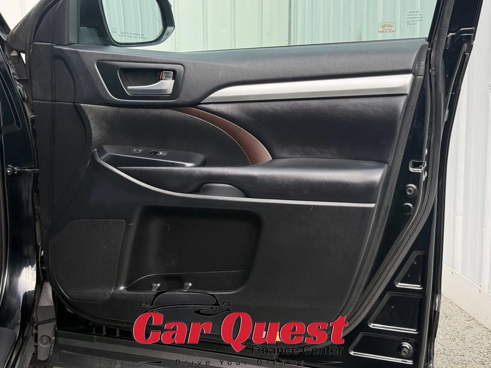 Used 2019 Toyota Highlander XLE w/ Preferred Accessory Package AWD/4WD image 22